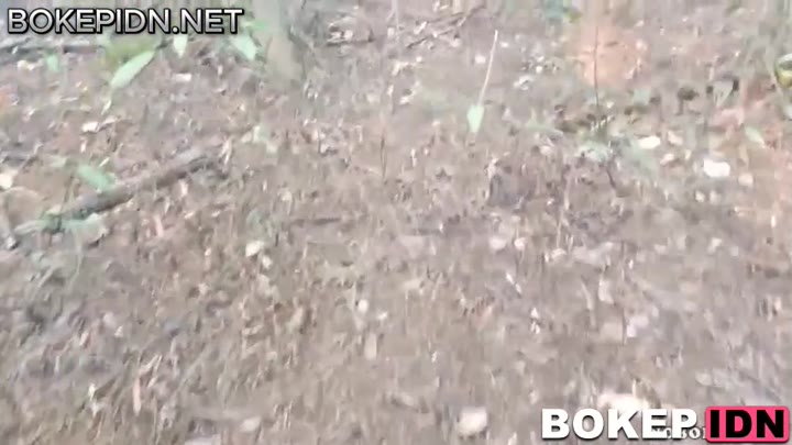 Bokep Jalan Bareng Pacar Toge Ngentot di Hutan