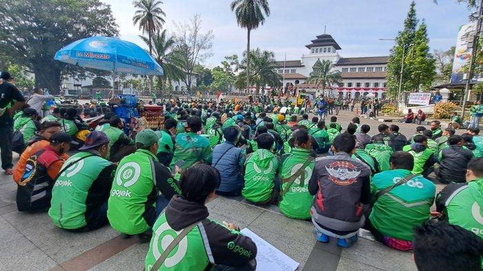 Viral! Ojol ini awalnya demo tapi mampir ke rumah Tante Diajak Ngewe