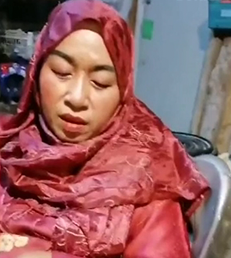 Bu Rt Minta Dicolemekin Dibelakang Rumahnya